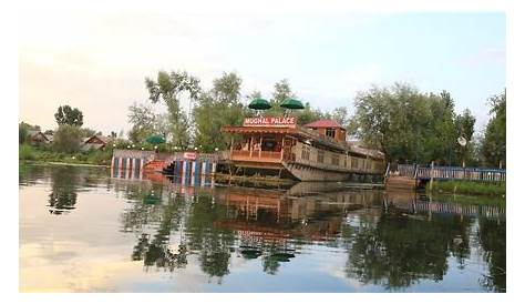 Mughal Palace Houseboat Srinagar Terrace Picture Of The Tripadvisor