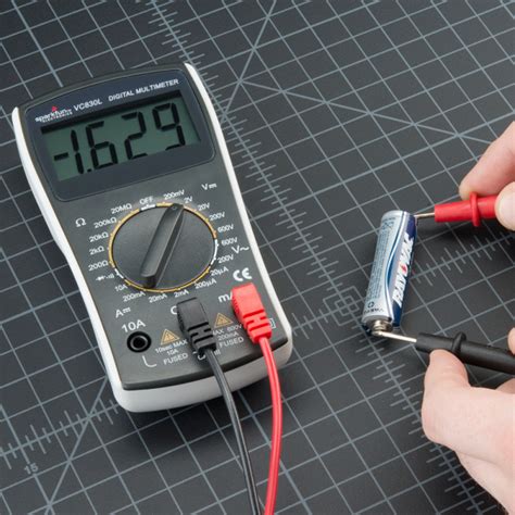 Multimeter Voltmeter Use