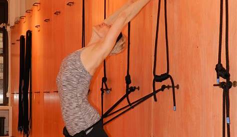 Yoga au mur Wall yoga, Yoga postures, Easy yoga workouts