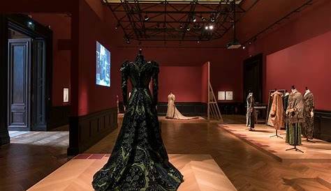 Il museo della moda “Galliera” di Parigi, un percorso tra abiti e