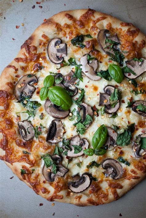 mushroom and garlic pizza