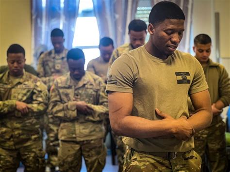 Muslim Army chaplain seeks to unite cultures ShareAmerica