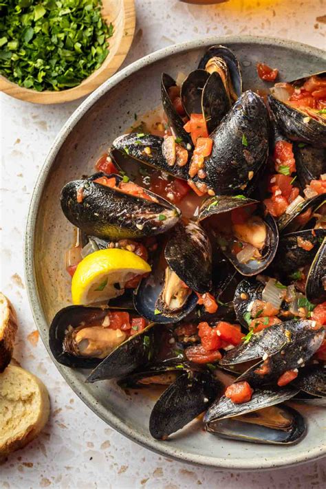 mussels with marinara sauce