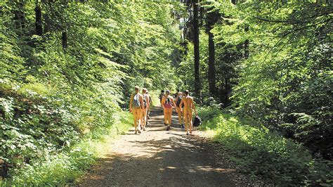 Here Nackt Durch Den Wald 2023