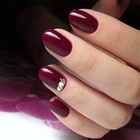 nail art simple elegant maroon