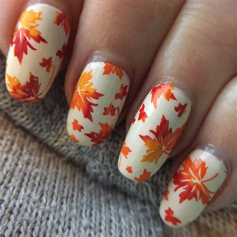 Nail Art With Fall Leaves