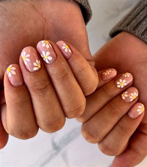 Captivating Nail Designs with Simple Flowers: A Masterclass in Subtle Beauty