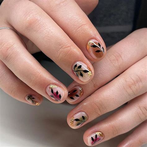 Nail Leaf Designs: An Autumnal Masterpiece for Your Fingertips