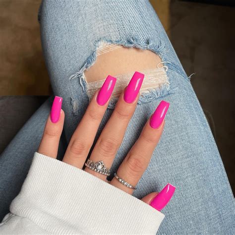 Nails Medium Square Pink