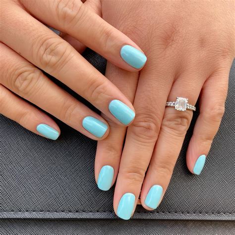 Nails Tiffany Blue