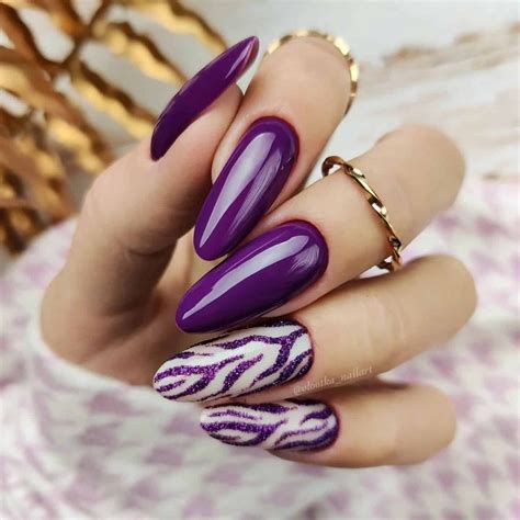 Nails Viola