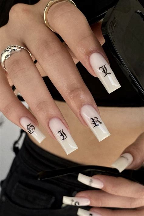 Nails With Initials Discreet