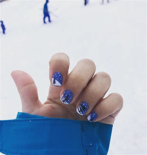 Nails With Ski Design
