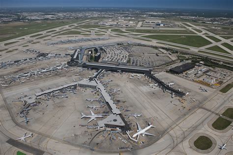 największe lotnisko na świecie powierzchnia