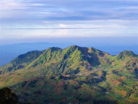 Nama Gunung di Kalimantan yang Perlu Kamu Tahu Gramedia