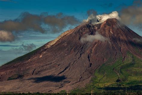 nama gunung di pulau sumatera