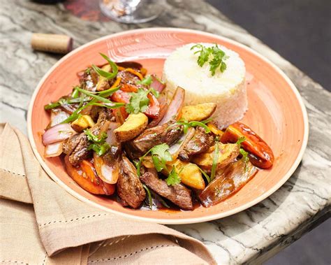 name and describe a traditional peruvian dish