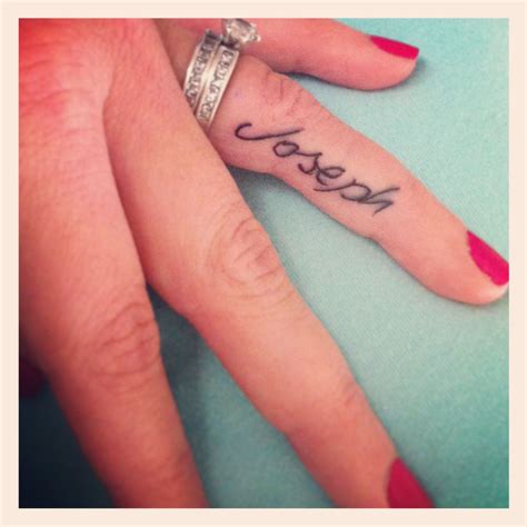 Name Tattoos On Fingers: The Latest Trend For 2023