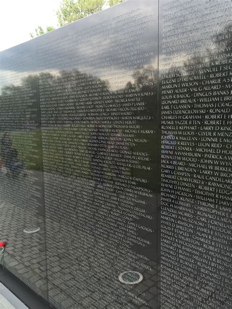 names on the vietnam war memorial wall