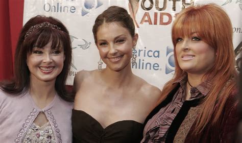 What Naomi Judd’s Death Can Teach Us About Depression and Suicide