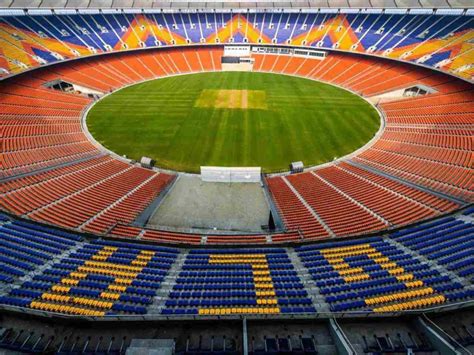 narendra modi stadium total seats