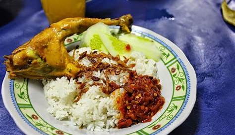 Nasi Uduk Mat Lengket | TasteAtlas | Recommended authentic restaurants