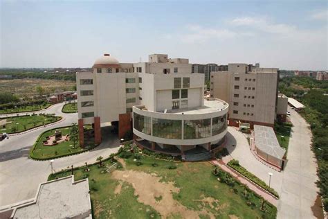 national law university delhi courses