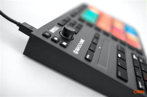 Native Instruments Maschine Mikro MK3 with Komplete 12 at Gear4music