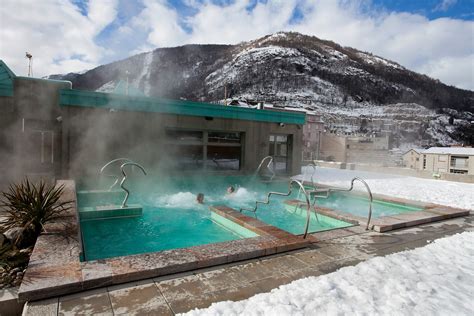 natural hot springs france
