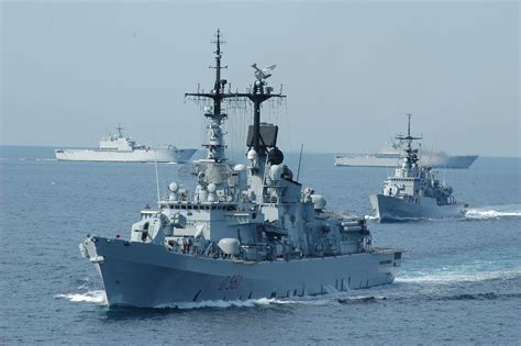 nave della marina militare
