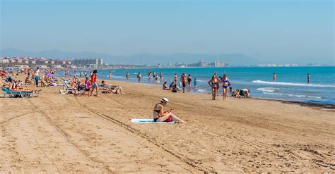 nearest beach to valencia