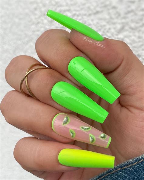 Pretty Green Acrylic Nails