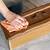 nettoyer un meuble en bois avec du bicarbonate de soude