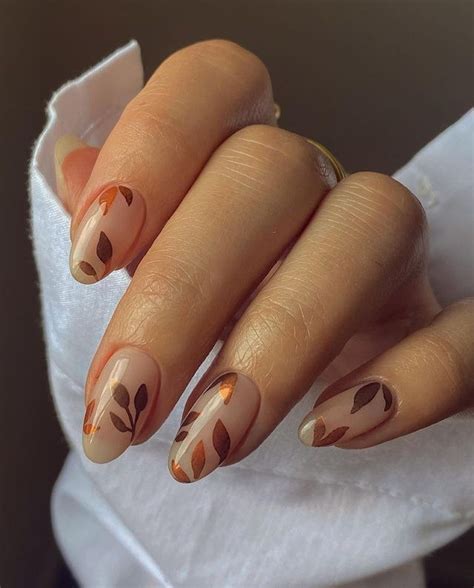 Neutral Fall Leaf Nails