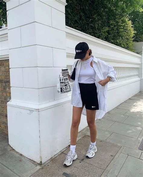 What To Wear With New Balance Trainers and Sneakers Chic Street Style