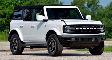 new 2023 ford bronco outer banks