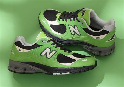 new balance 2002r green suede