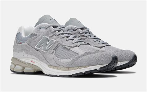 new balance 2002r protection trainers