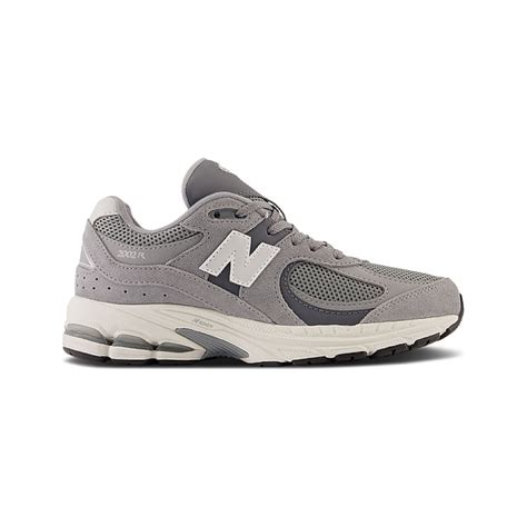 new balance 2002r wide