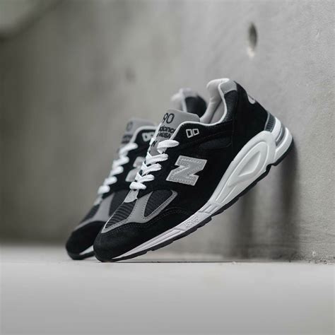 new balance 990 black v2