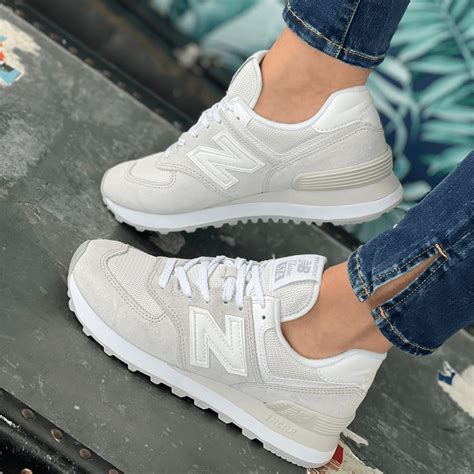new balance women's sneakers white