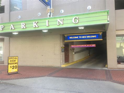 new orleans pelicans parking