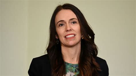 new zealand pm to step down