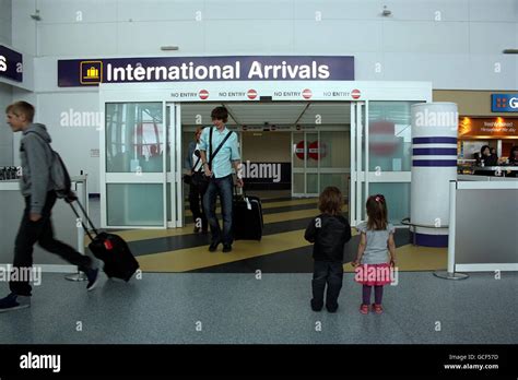 newcastle airport arrivals saturday