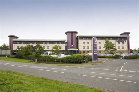 newcastle airport hotels with shuttle