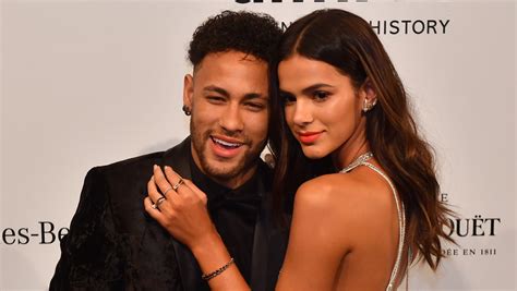 neymar and his wife