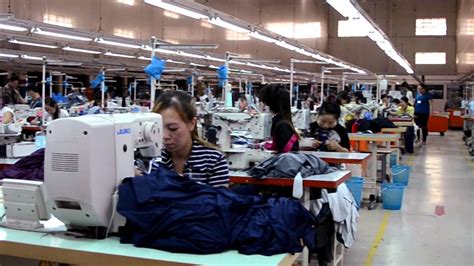 nhà máy sản xuất quần áo