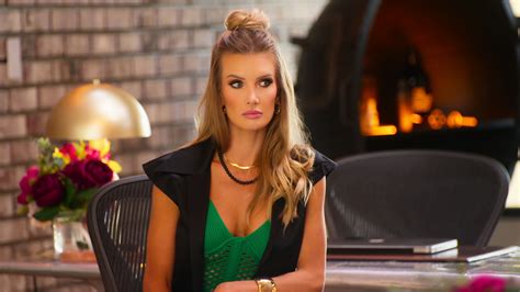 nicole selling sunset