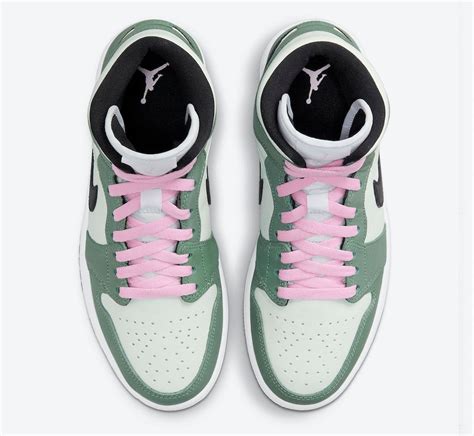 Nike air jordan 1 pink and green