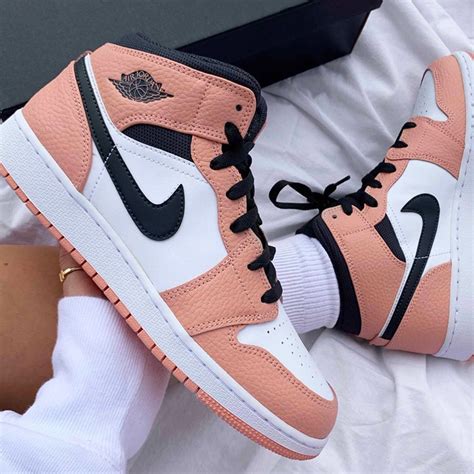 Nike air jordan pink sneakers